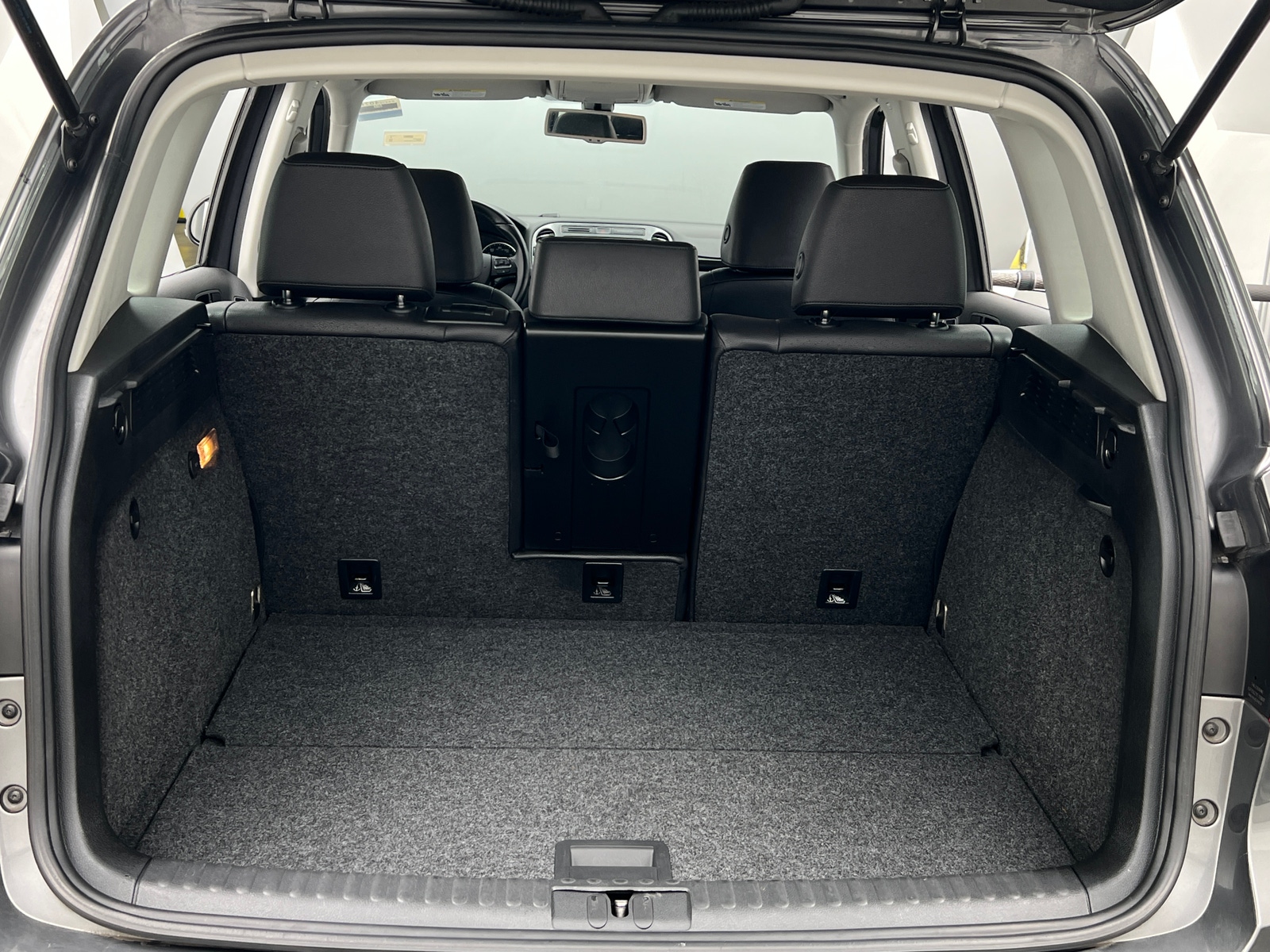 Thumbnail: 2016 Volkswagen Tiguan - 7