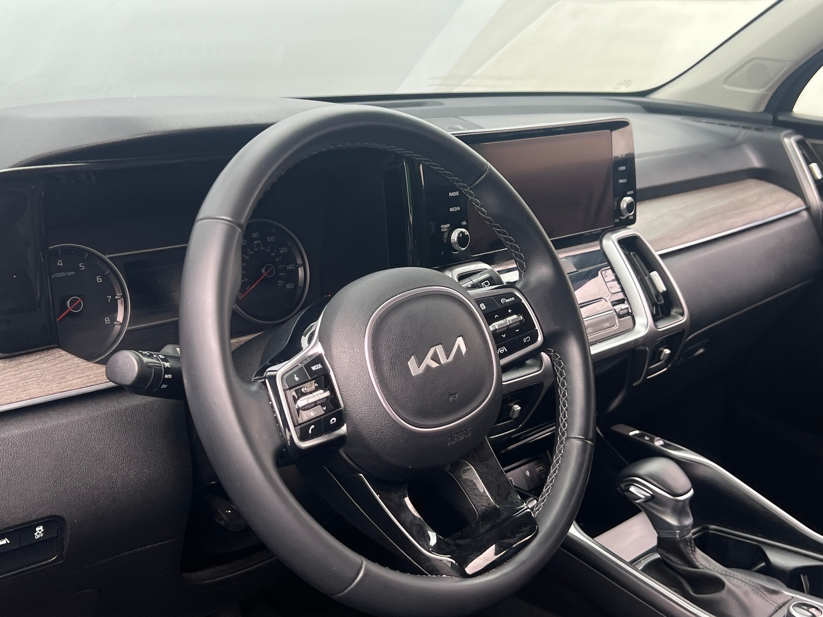 Thumbnail: 2023 Kia Sorento - 4