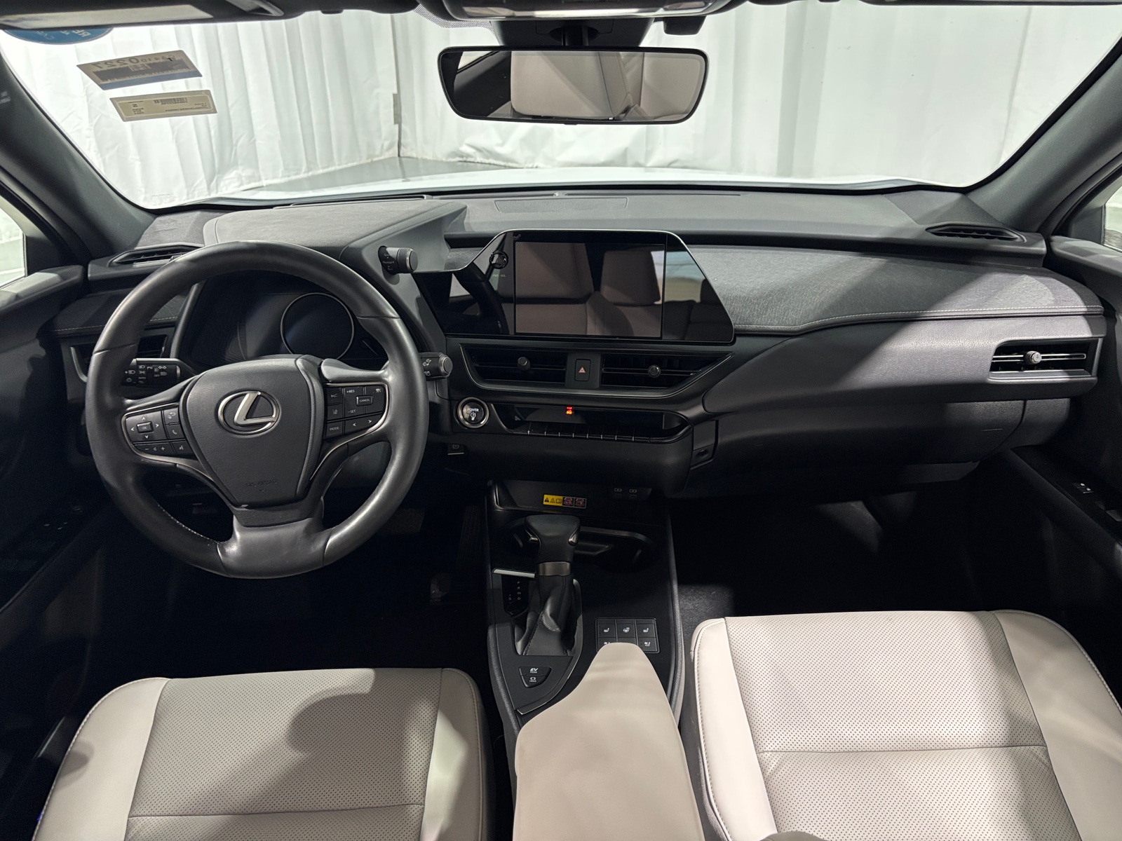 Thumbnail: 2024 Lexus UX - 2