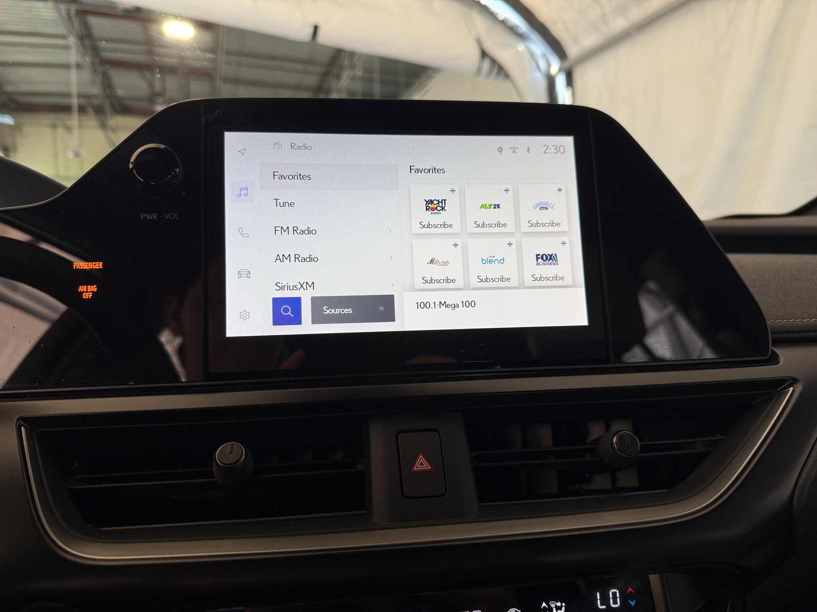 Thumbnail: 2024 Lexus UX - 3