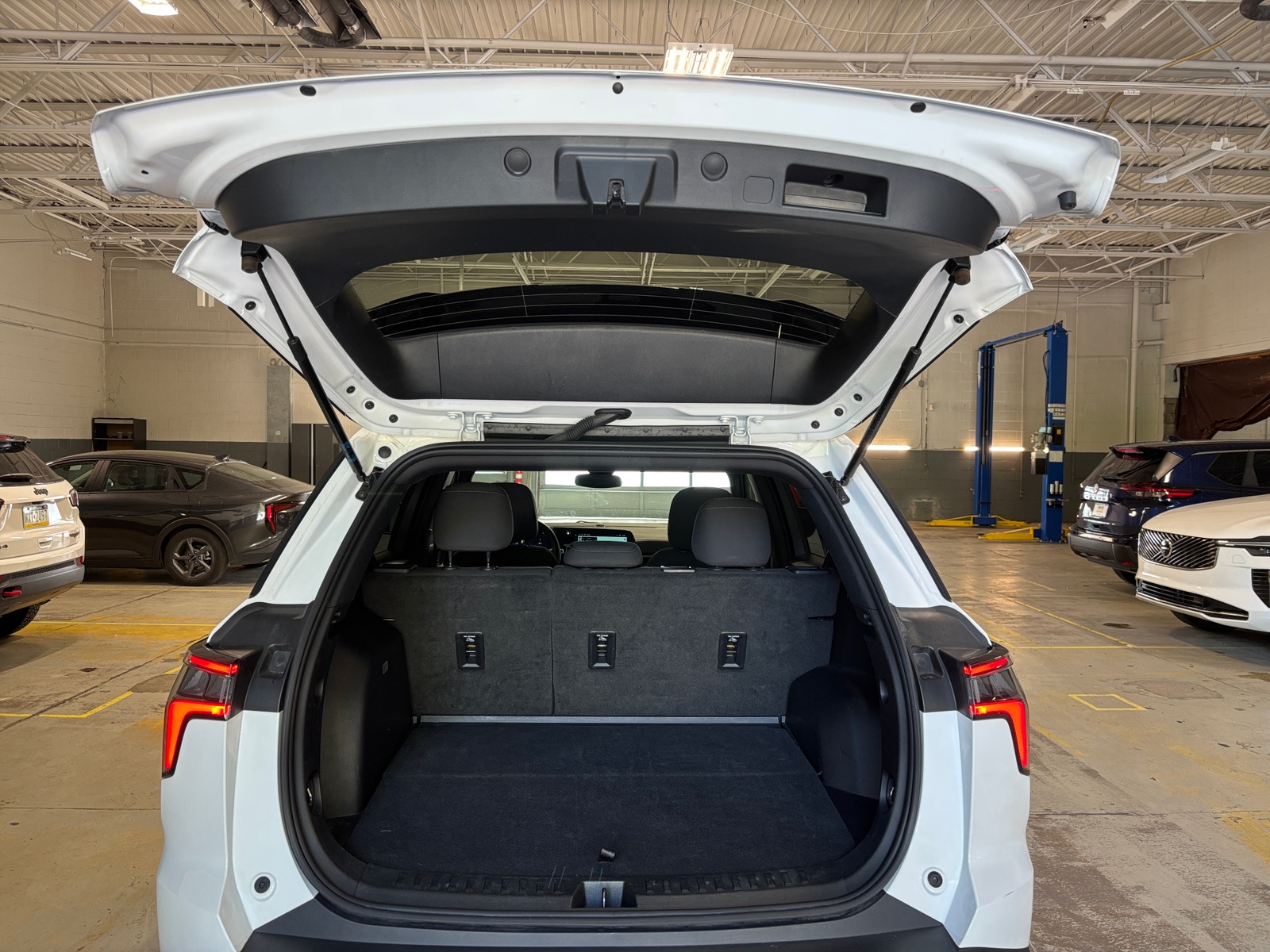 Thumbnail: 2025 Chevrolet Equinox - 6