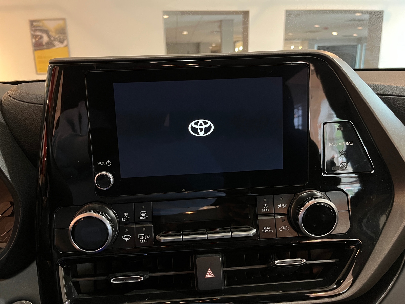 Thumbnail: 2025 Toyota Highlander - 4