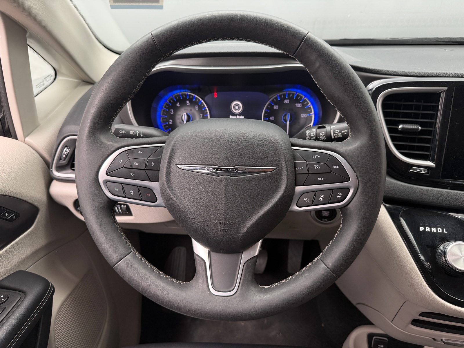 Thumbnail: 2023 Chrysler Pacifica - 4