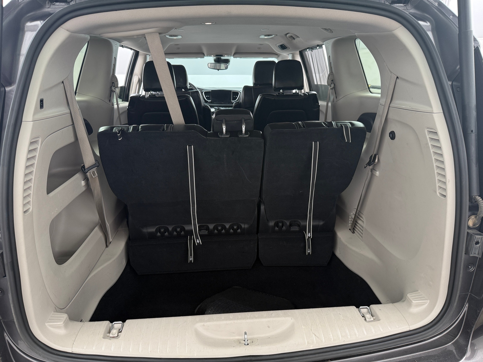 Thumbnail: 2023 Chrysler Pacifica - 6