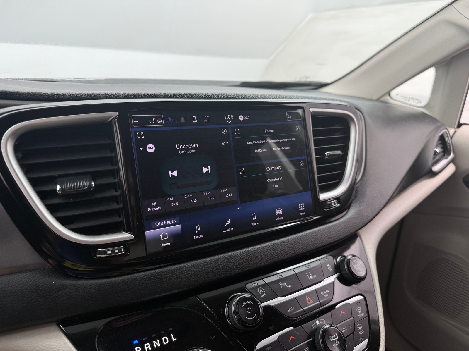 Thumbnail: 2023 Chrysler Pacifica - 3