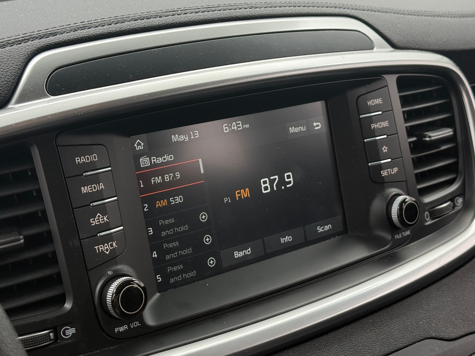 Thumbnail: 2019 Kia Sorento - 4