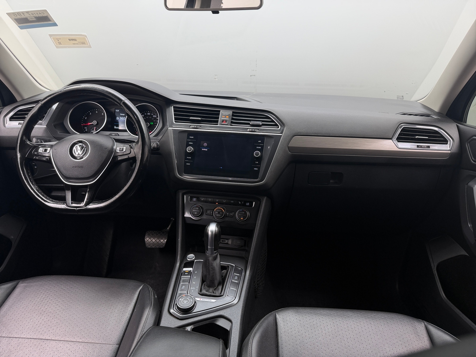 Thumbnail: 2018 Volkswagen Tiguan - 2