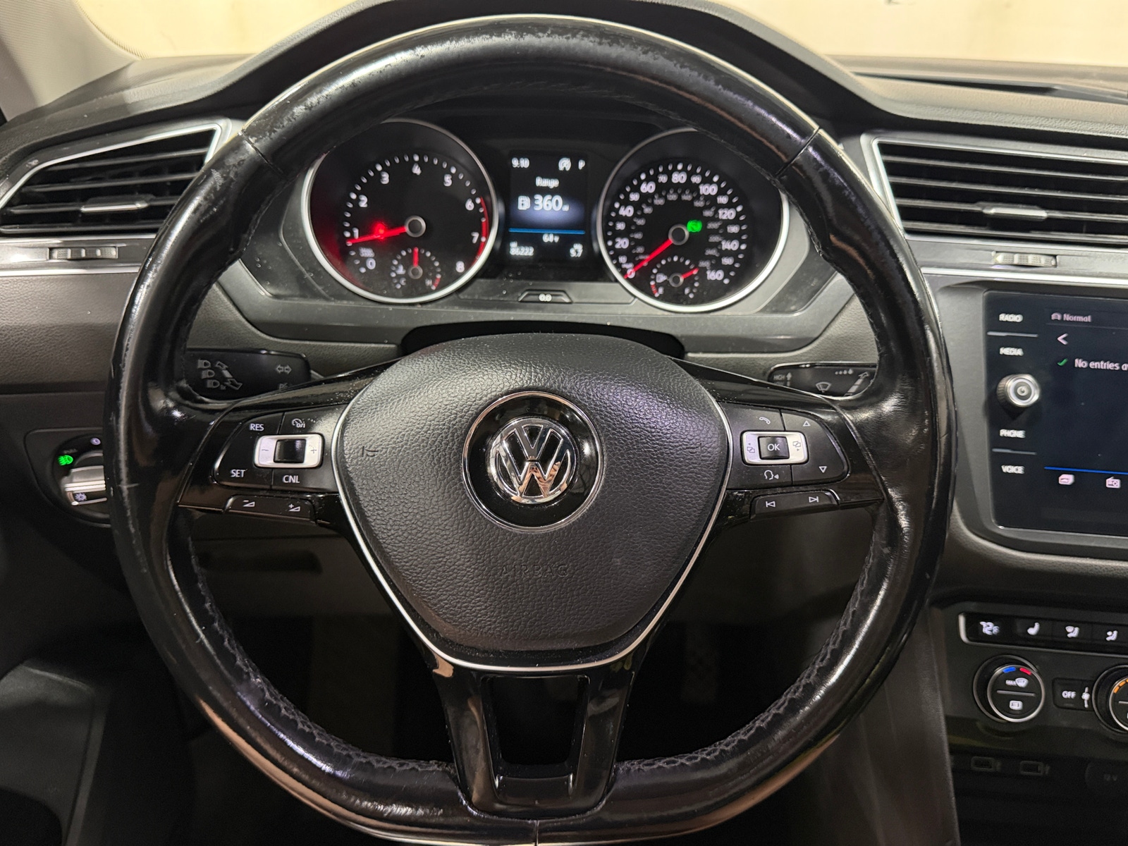 Thumbnail: 2018 Volkswagen Tiguan - 4