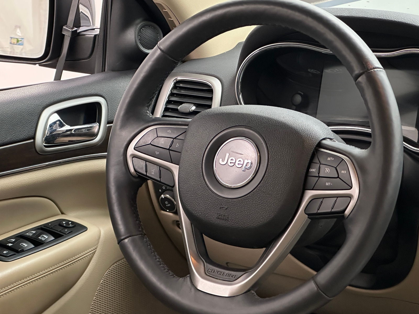 Thumbnail: 2018 Jeep Grand Cherokee - 4