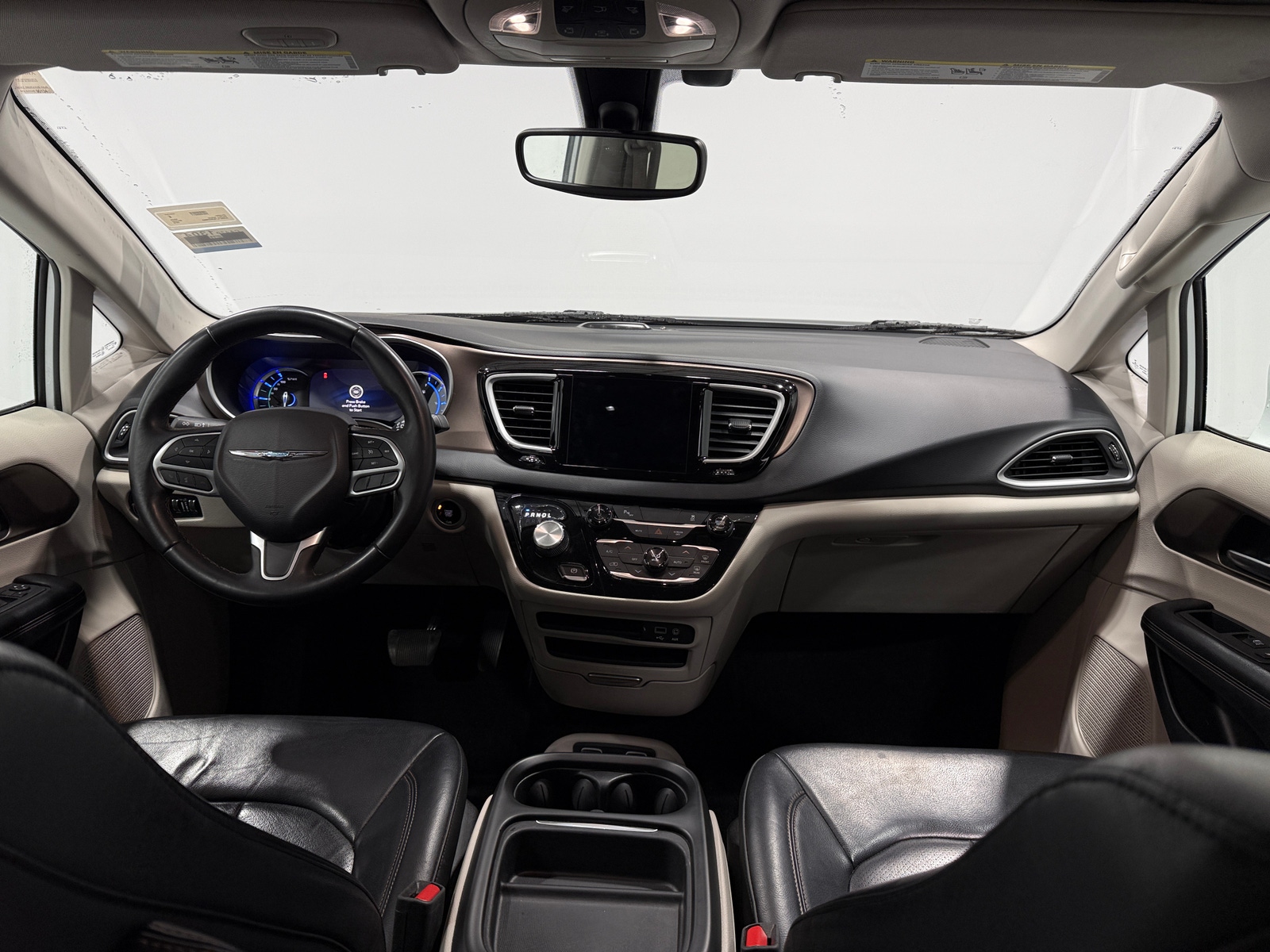 Thumbnail: 2018 Chrysler Pacifica - 3