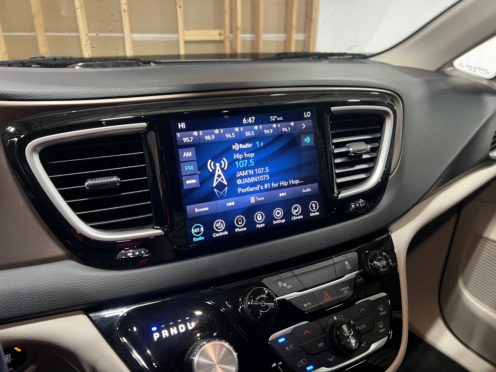 Thumbnail: 2018 Chrysler Pacifica - 4