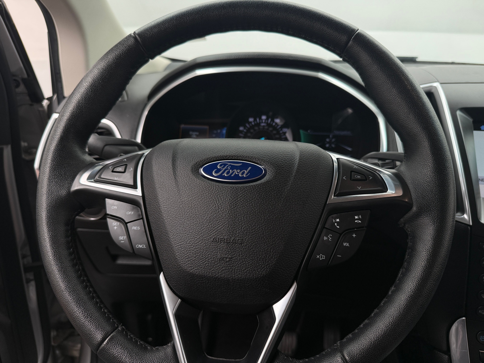 Thumbnail: 2017 Ford Edge - 4