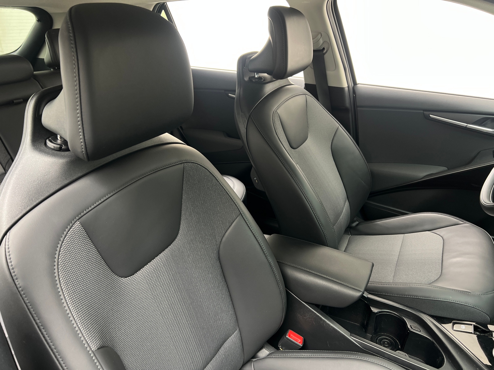 Thumbnail: 2023 Kia Niro - 2