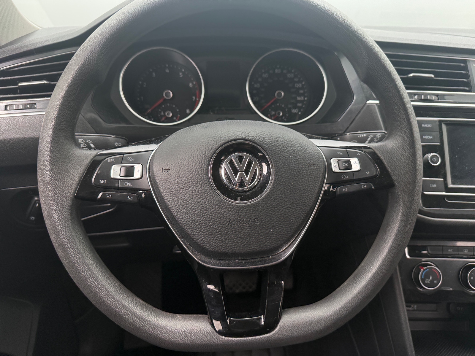 Thumbnail: 2018 Volkswagen Tiguan - 5