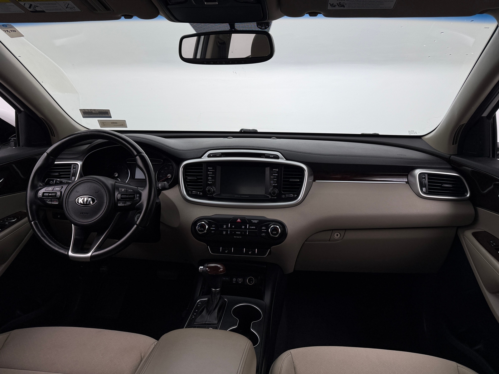 Thumbnail: 2017 Kia Sorento - 3