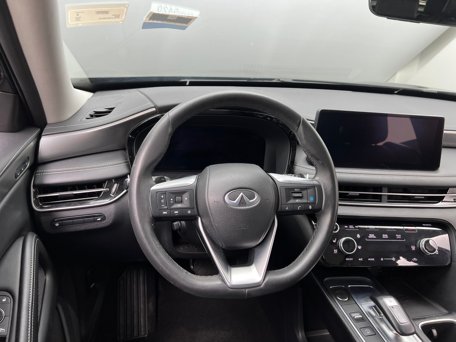 Thumbnail: 2023 INFINITI QX60 - 4
