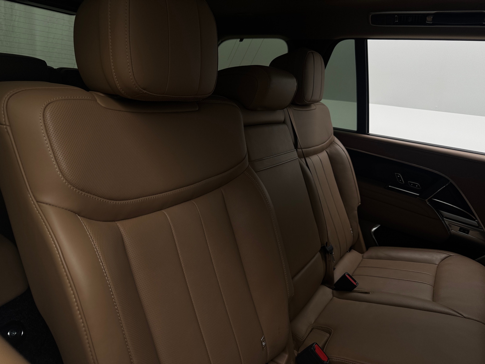 Thumbnail: 2025 Land Rover Range Rover - 5