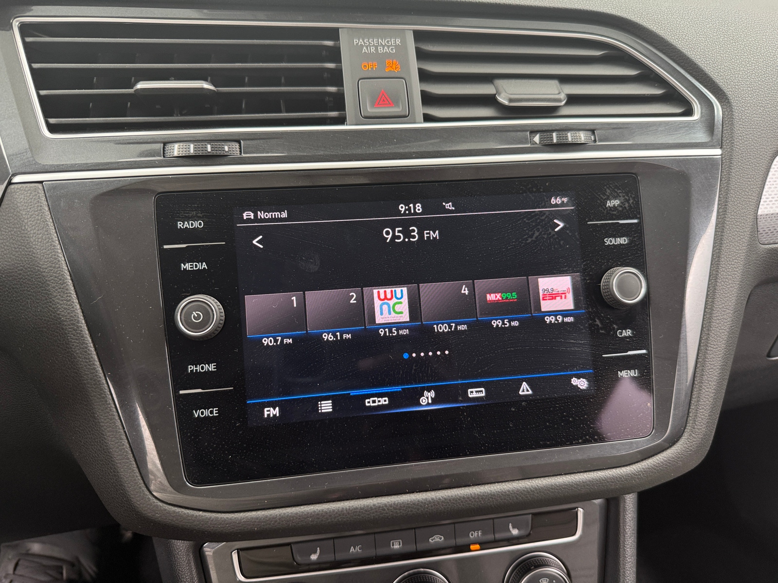 Thumbnail: 2024 Volkswagen Tiguan - 4