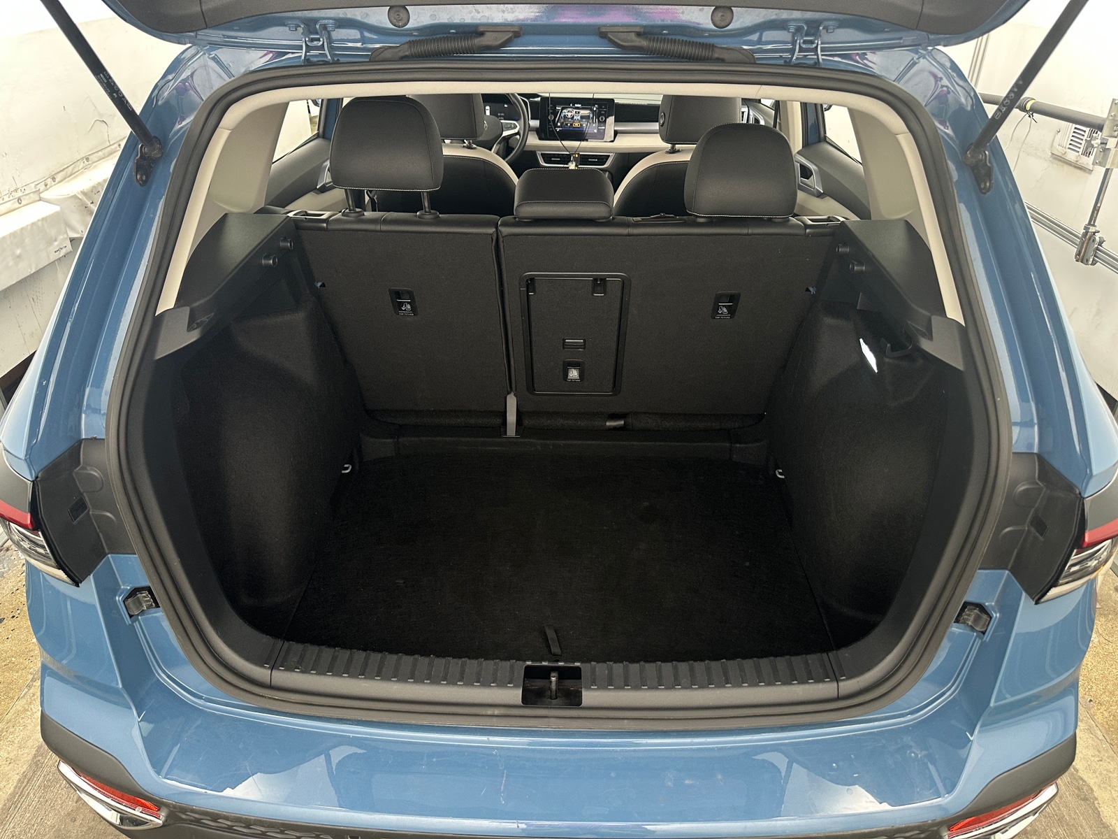 Thumbnail: 2025 Volkswagen Taos - 6