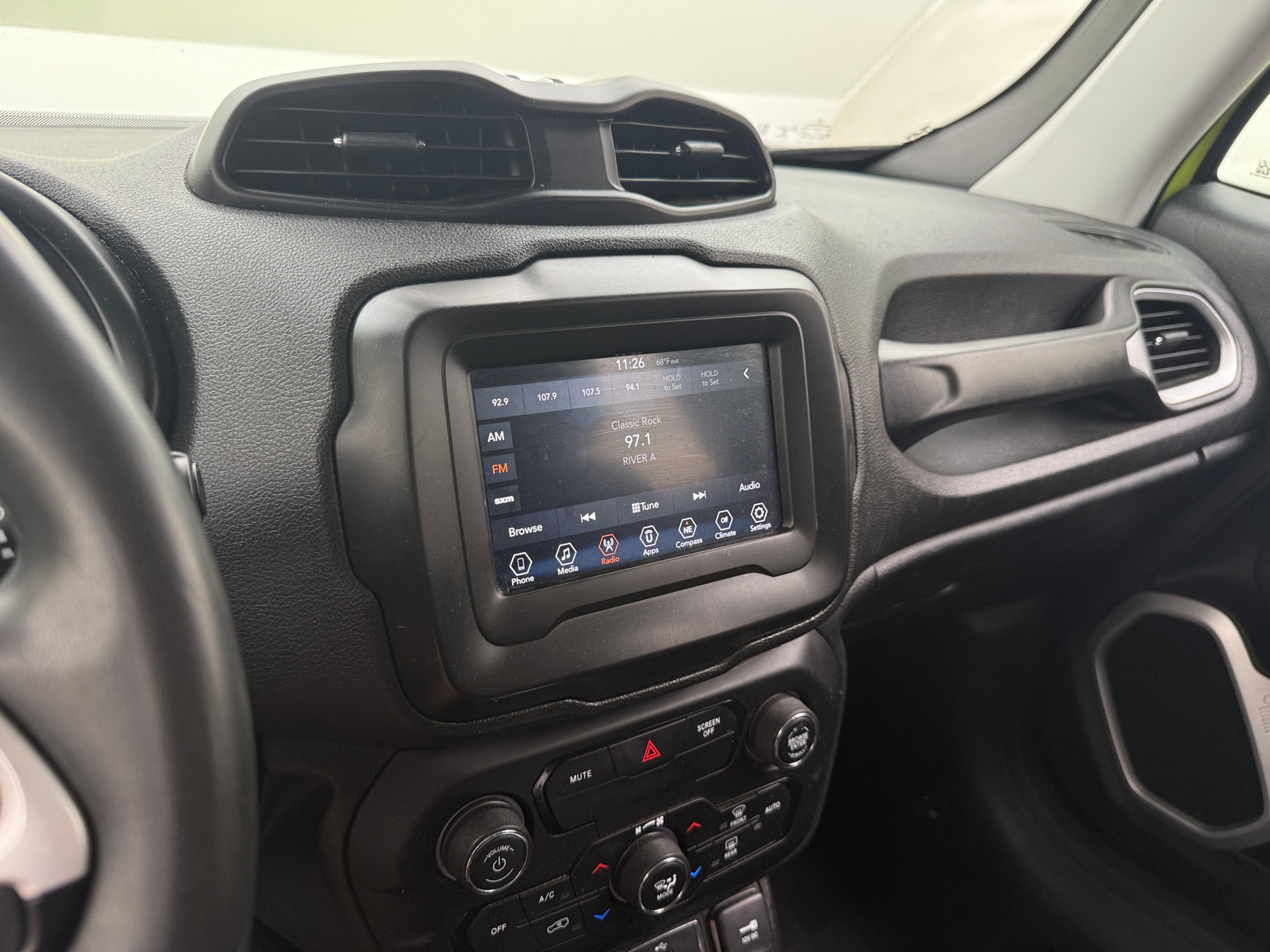 Thumbnail: 2018 Jeep Renegade - 4