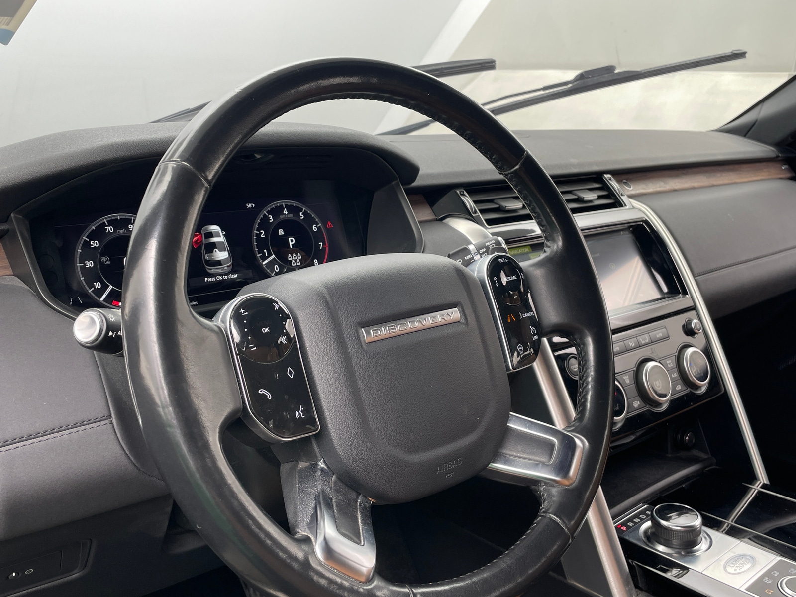 Thumbnail: 2020 Land Rover Discovery - 4