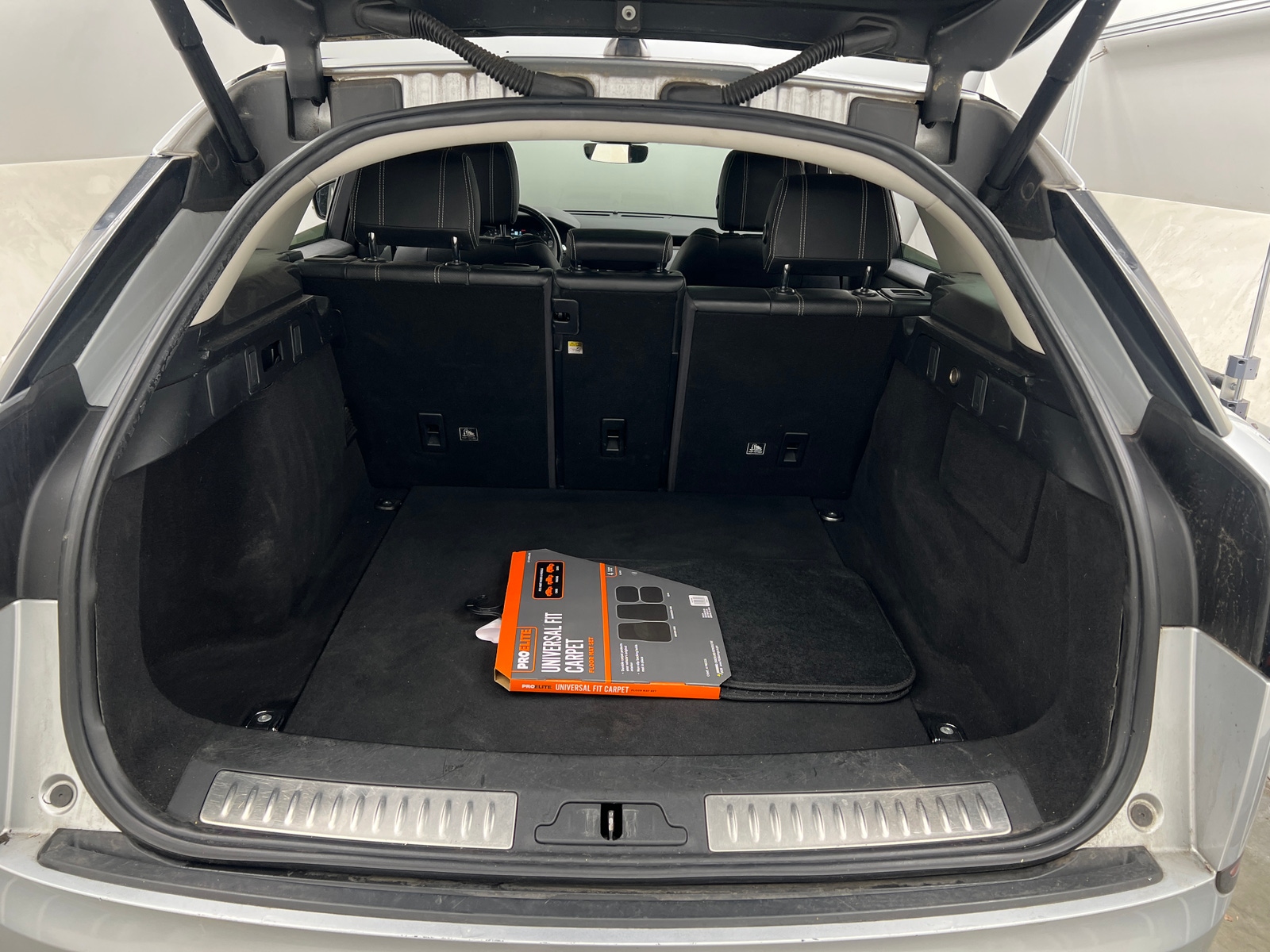 Thumbnail: 2019 Land Rover Range Rover Velar - 6