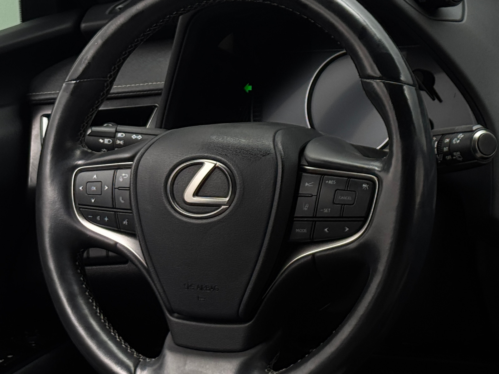 Thumbnail: 2019 Lexus UX - 4