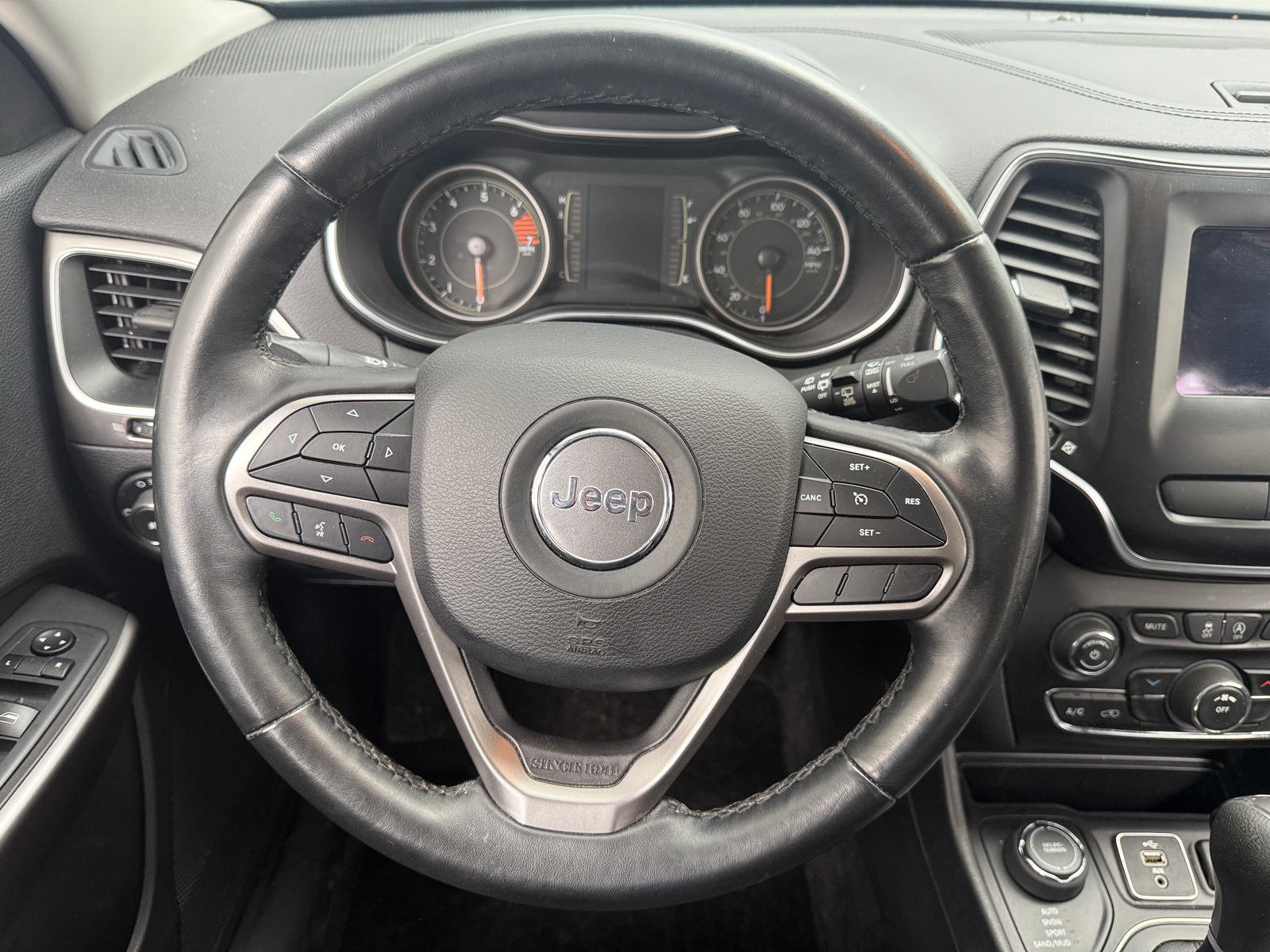 Thumbnail: 2019 Jeep Cherokee - 5