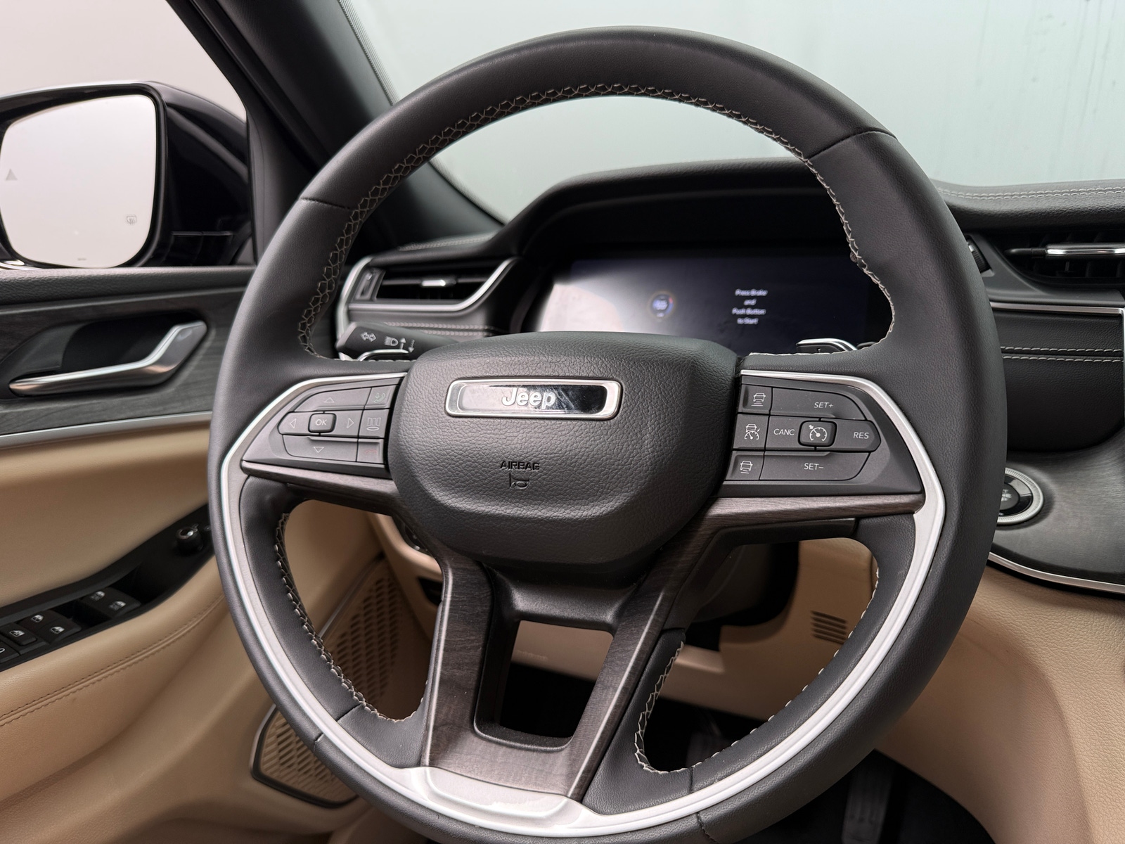 Thumbnail: 2023 Jeep Grand Cherokee L - 4