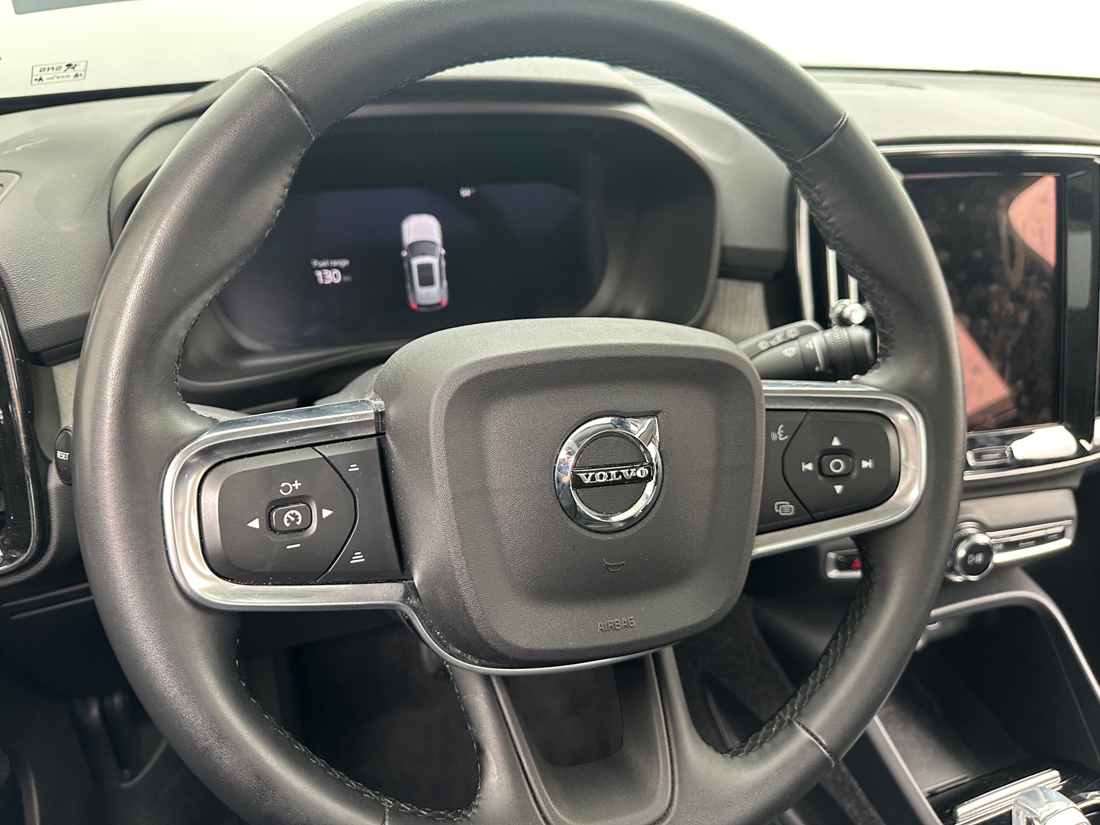Thumbnail: 2025 Volvo XC40 - 5