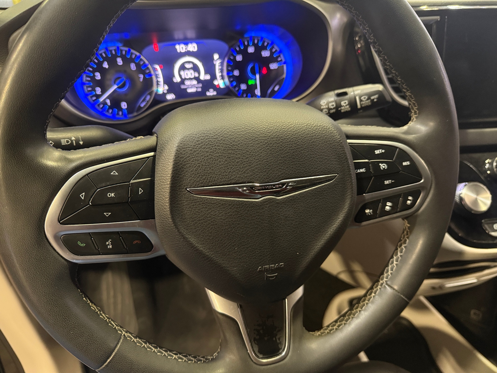Thumbnail: 2023 Chrysler Pacifica - 4