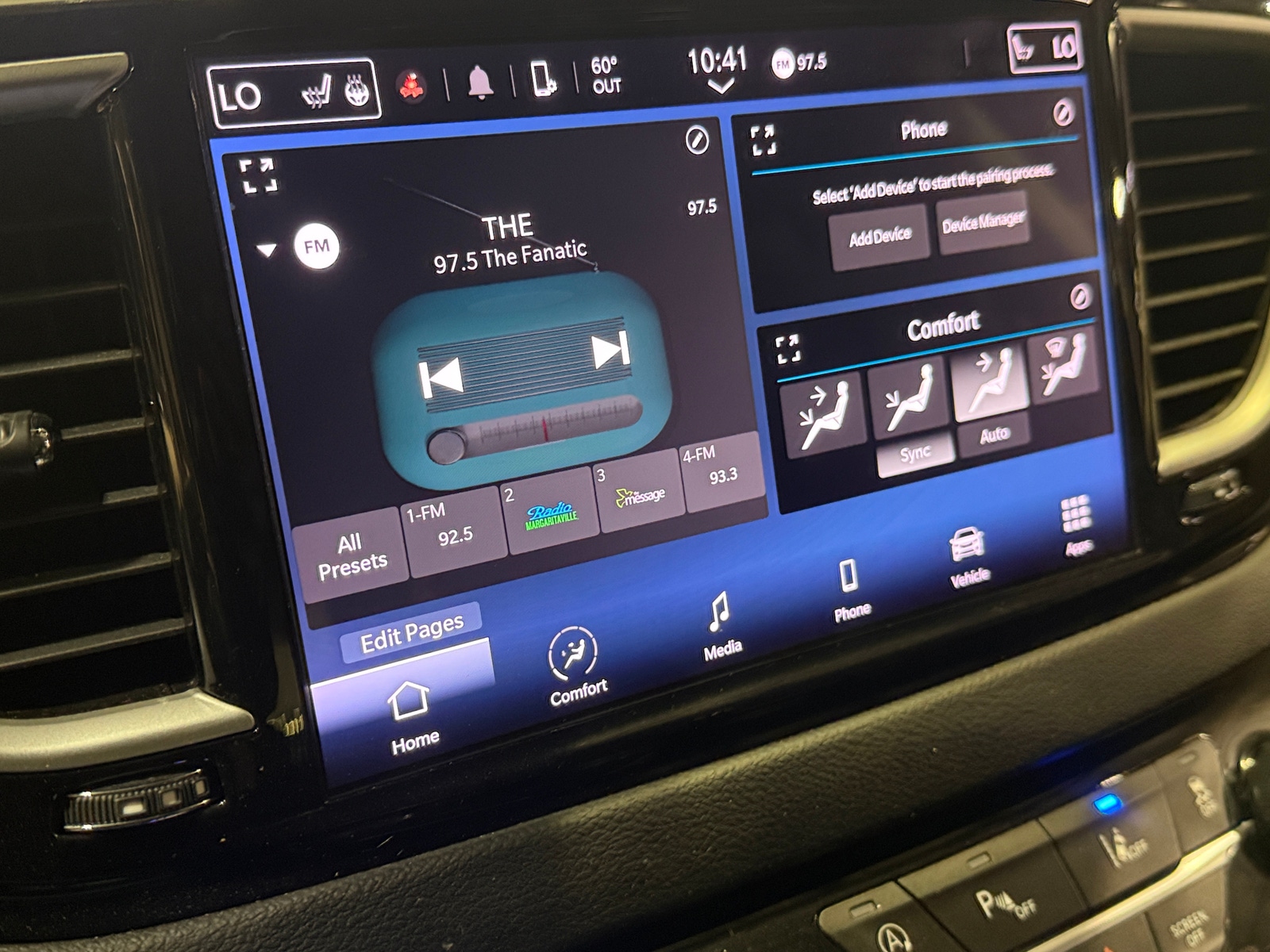 Thumbnail: 2023 Chrysler Pacifica - 3