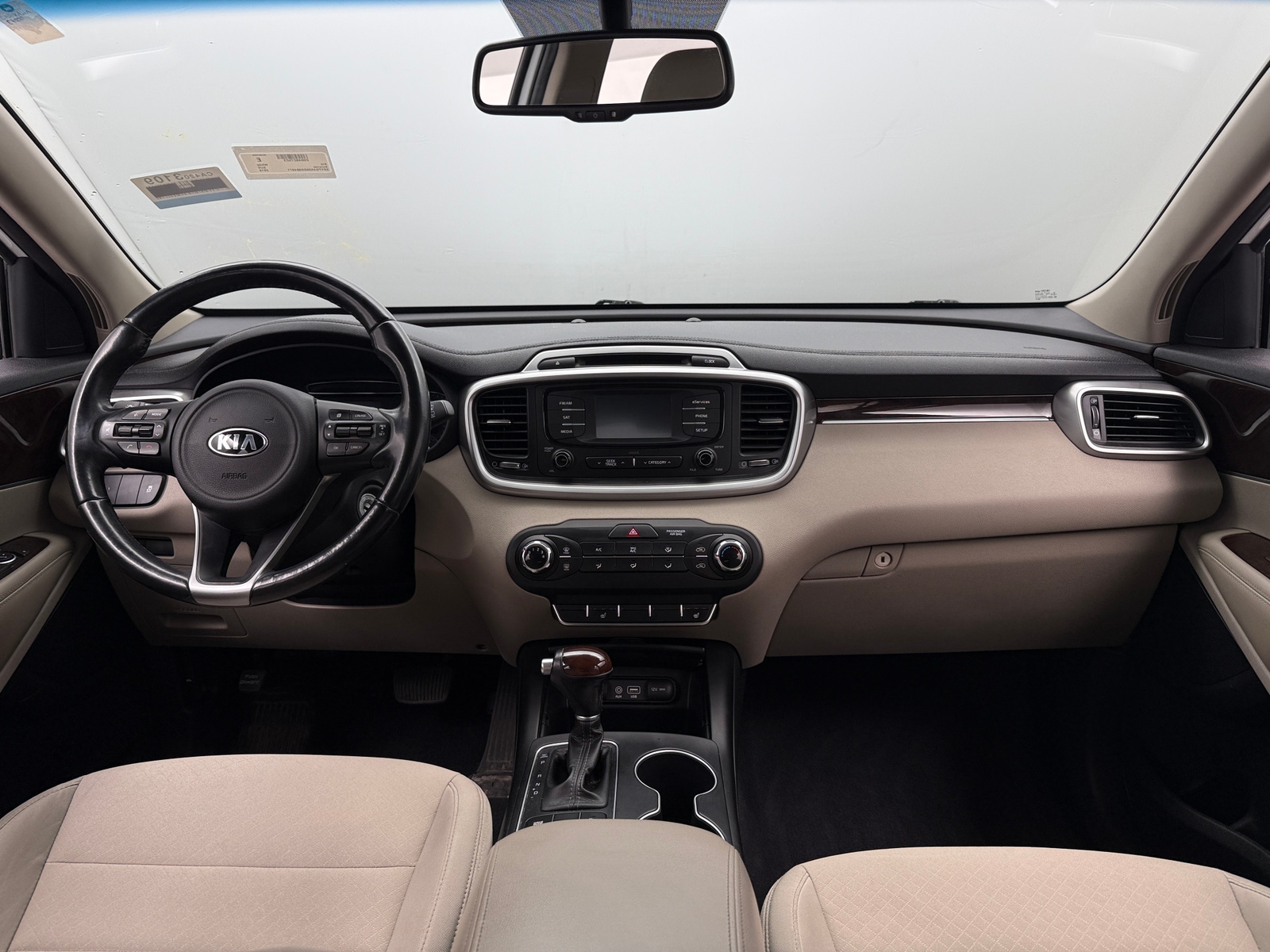 Thumbnail: 2016 Kia Sorento - 3