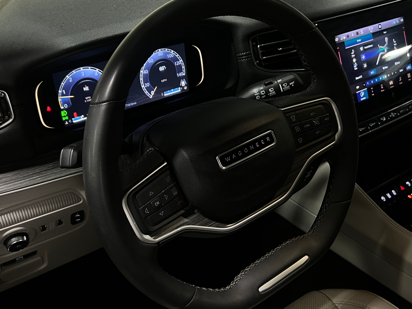 Thumbnail: 2023 Jeep Wagoneer - 4
