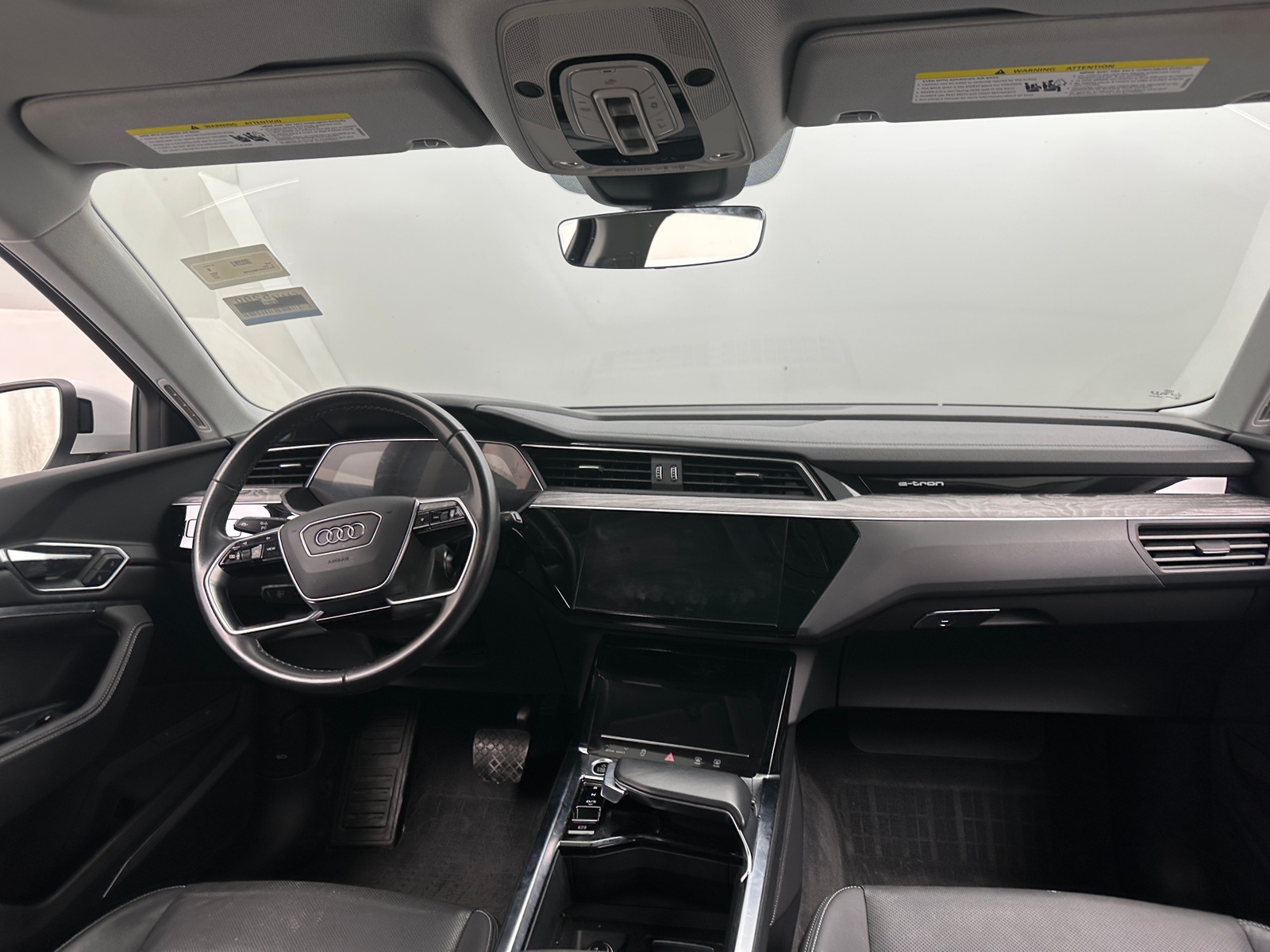 Thumbnail: 2022 Audi e-tron - 2