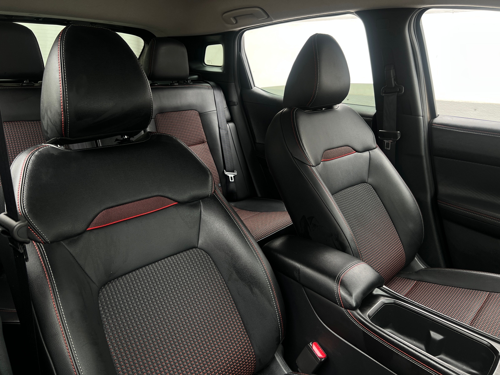Thumbnail: 2025 Nissan Kicks - 2