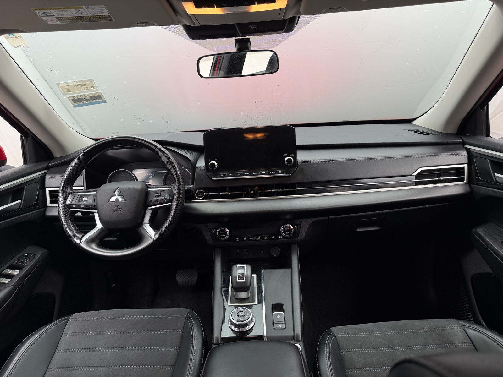 Thumbnail: 2024 Mitsubishi Outlander - 3