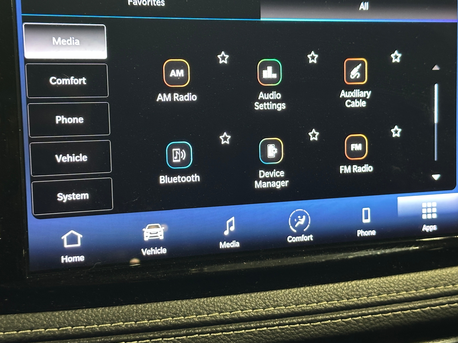 Thumbnail: 2023 Chrysler Pacifica - 4