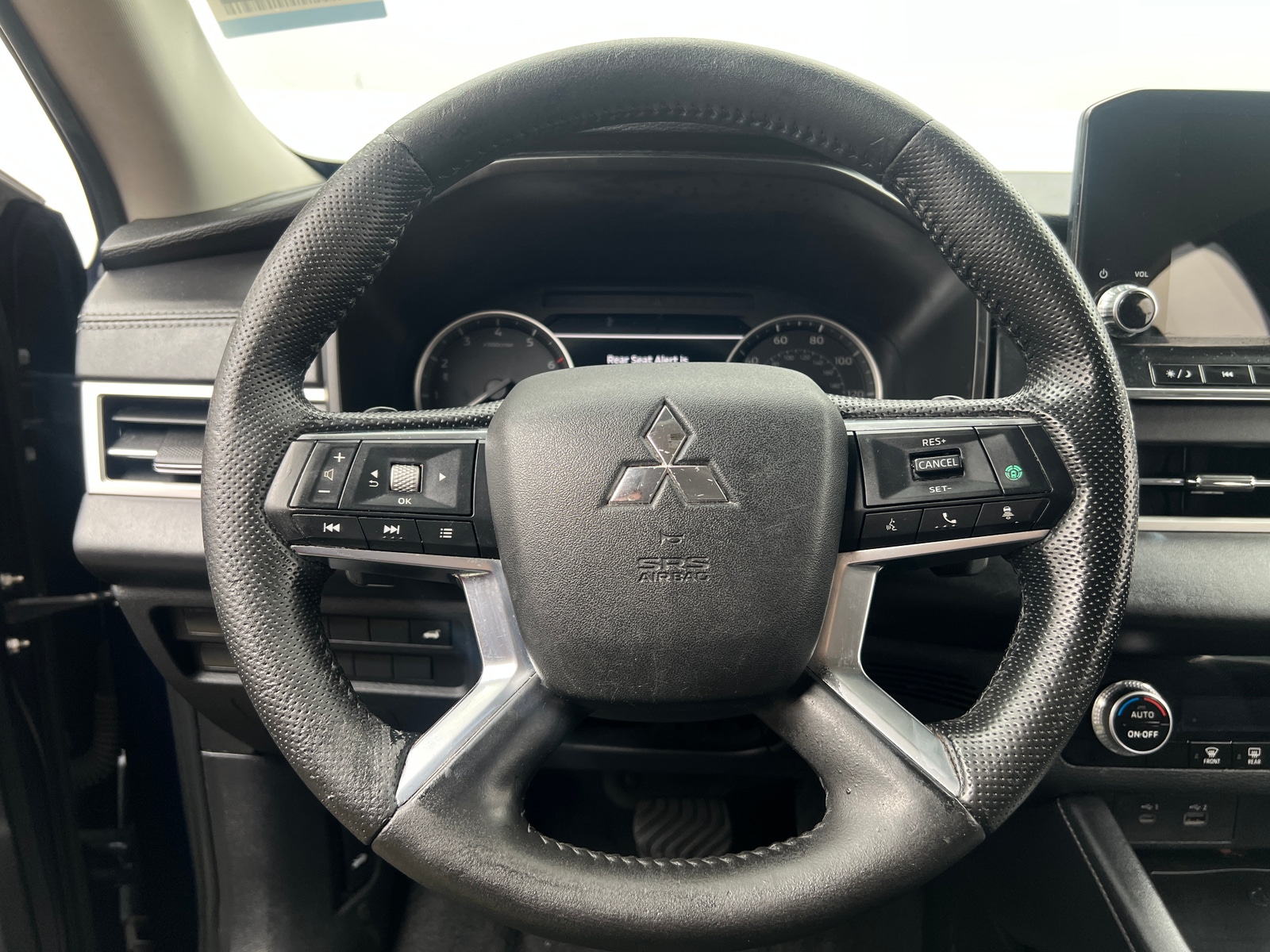 Thumbnail: 2022 Mitsubishi Outlander - 4