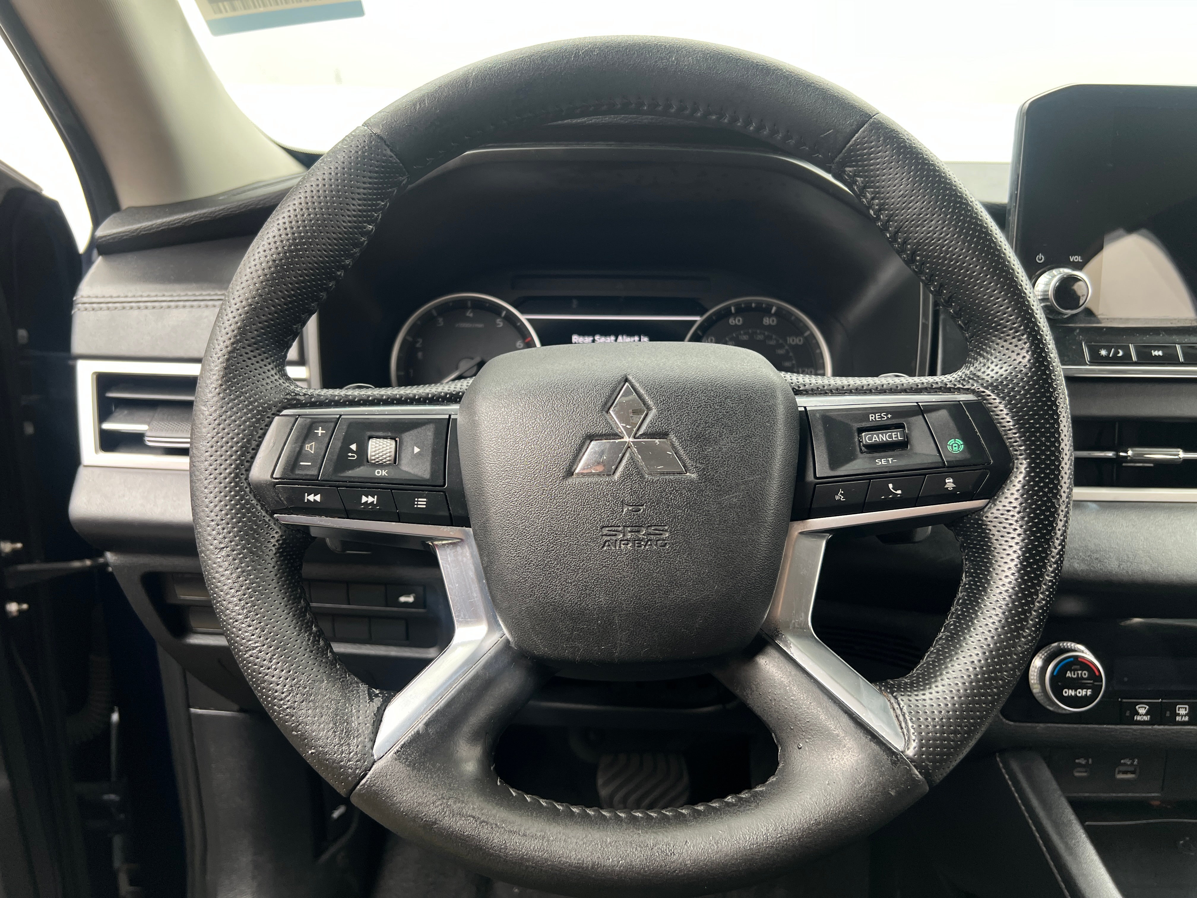 2022 Mitsubishi Outlander SE - Photo 13