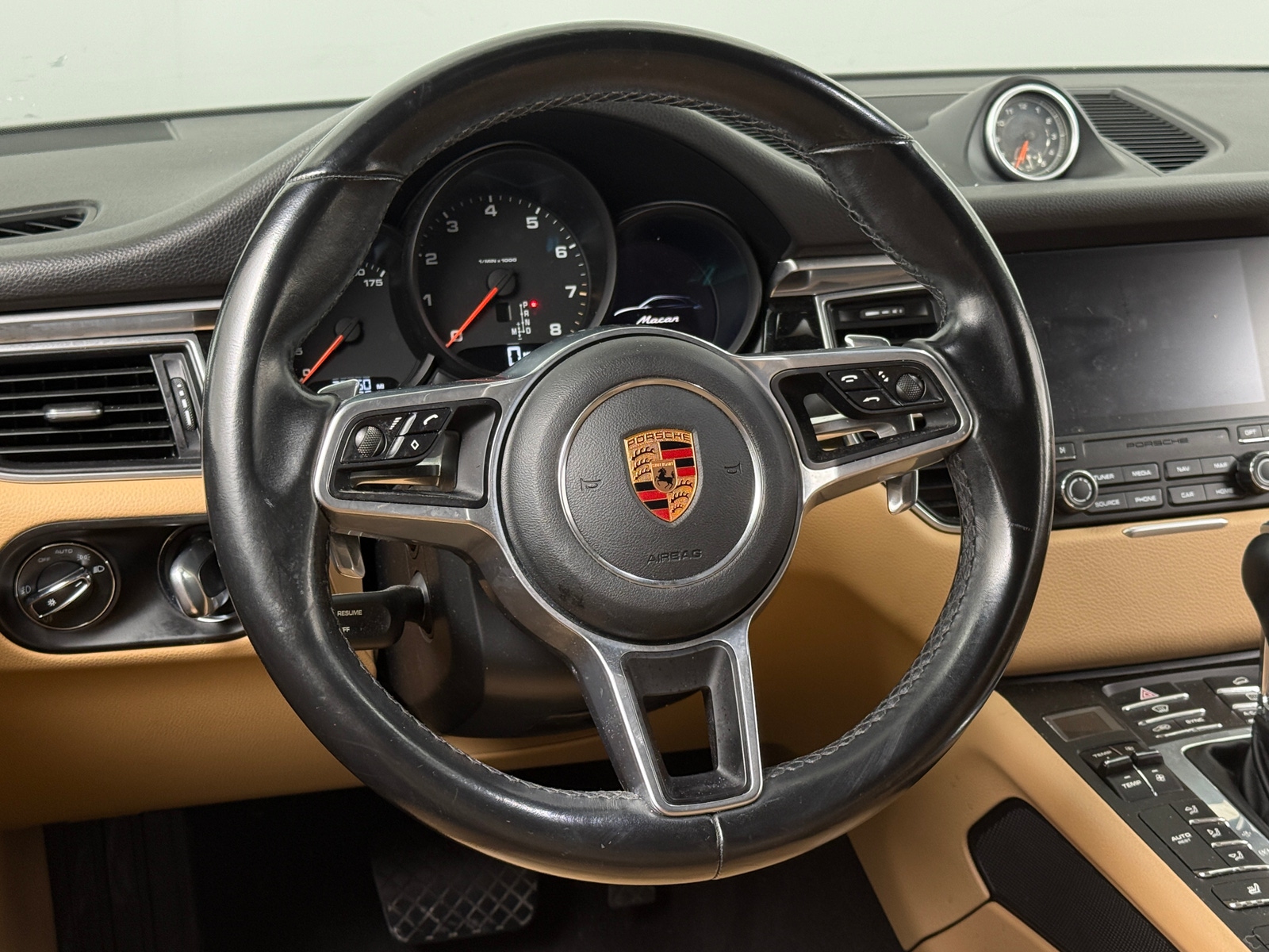 Thumbnail: 2018 Porsche Macan - 4