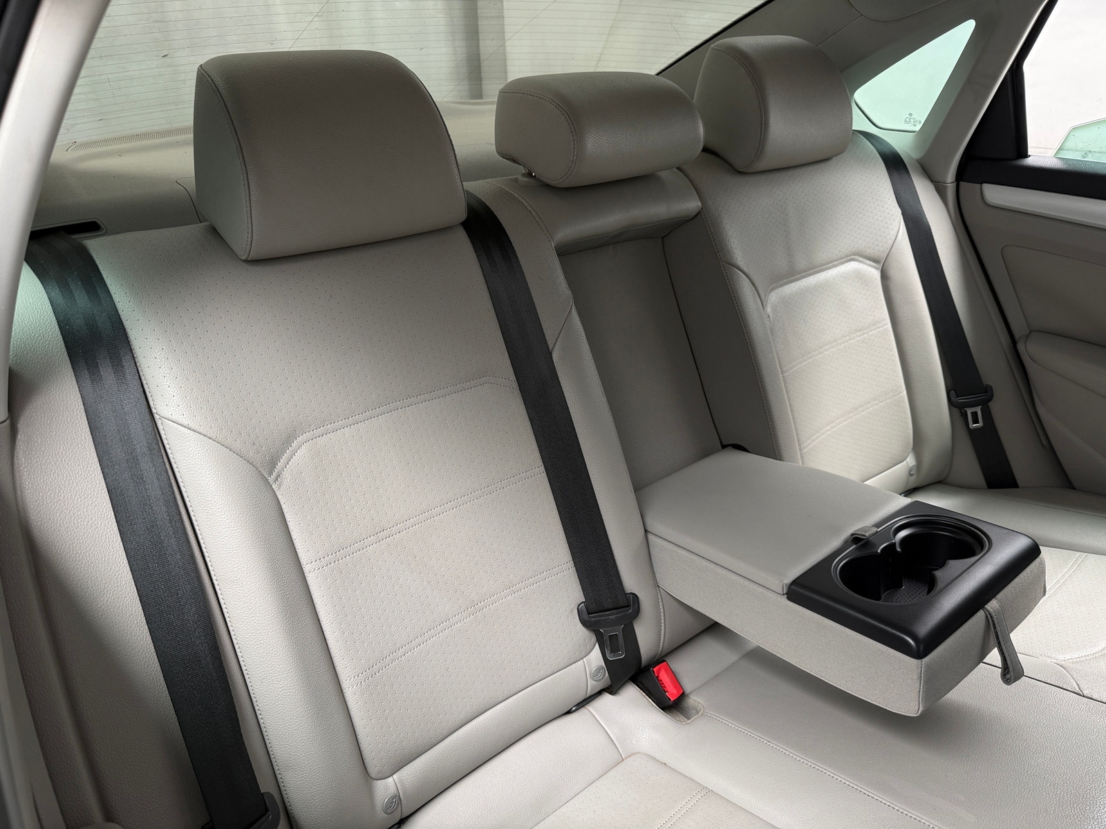 Thumbnail: 2012 Volkswagen Passat - 5