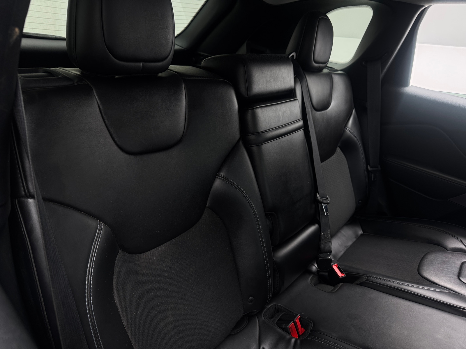 Thumbnail: 2019 Jeep Cherokee - 6