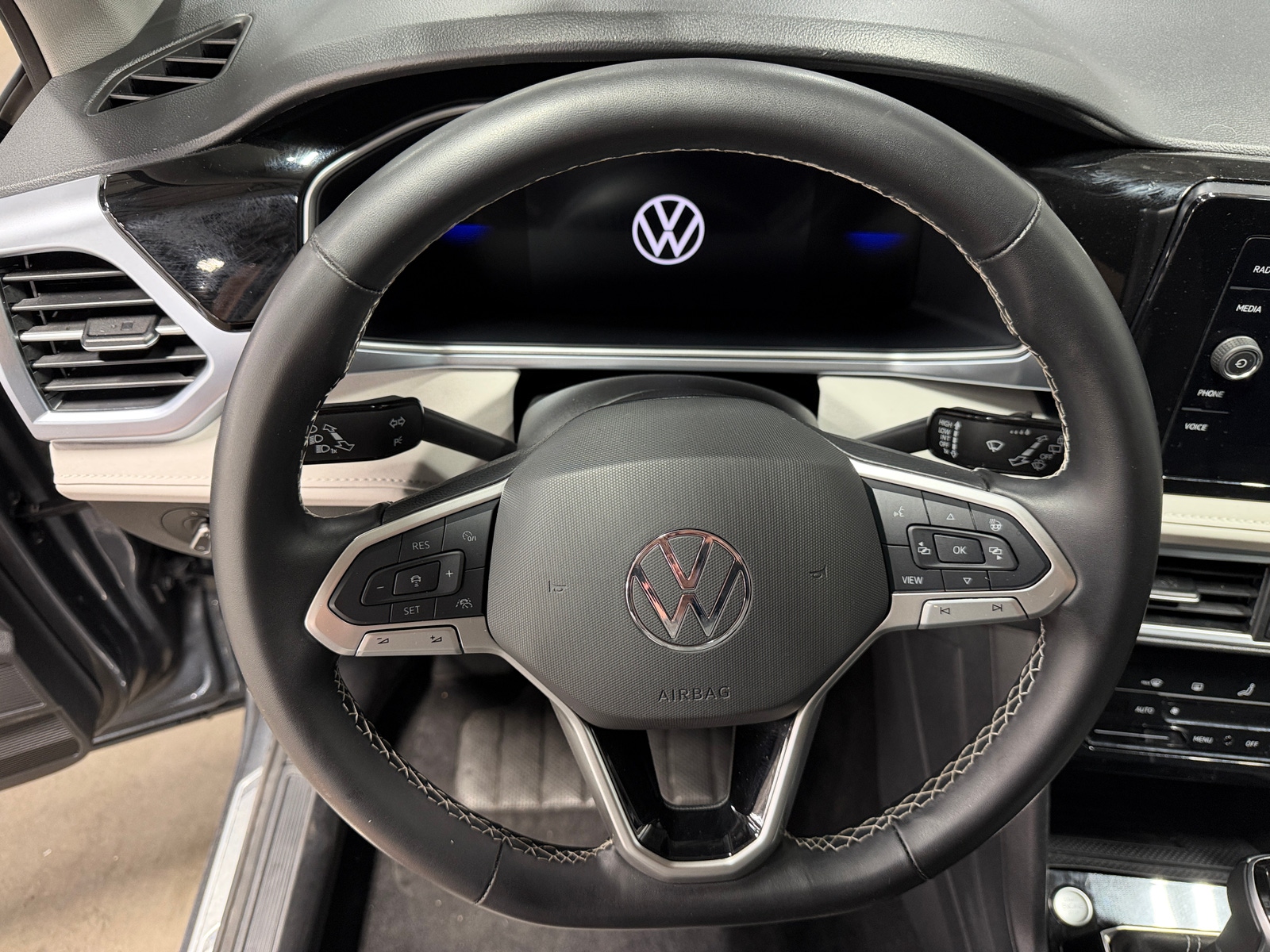 Thumbnail: 2025 Volkswagen Taos - 4