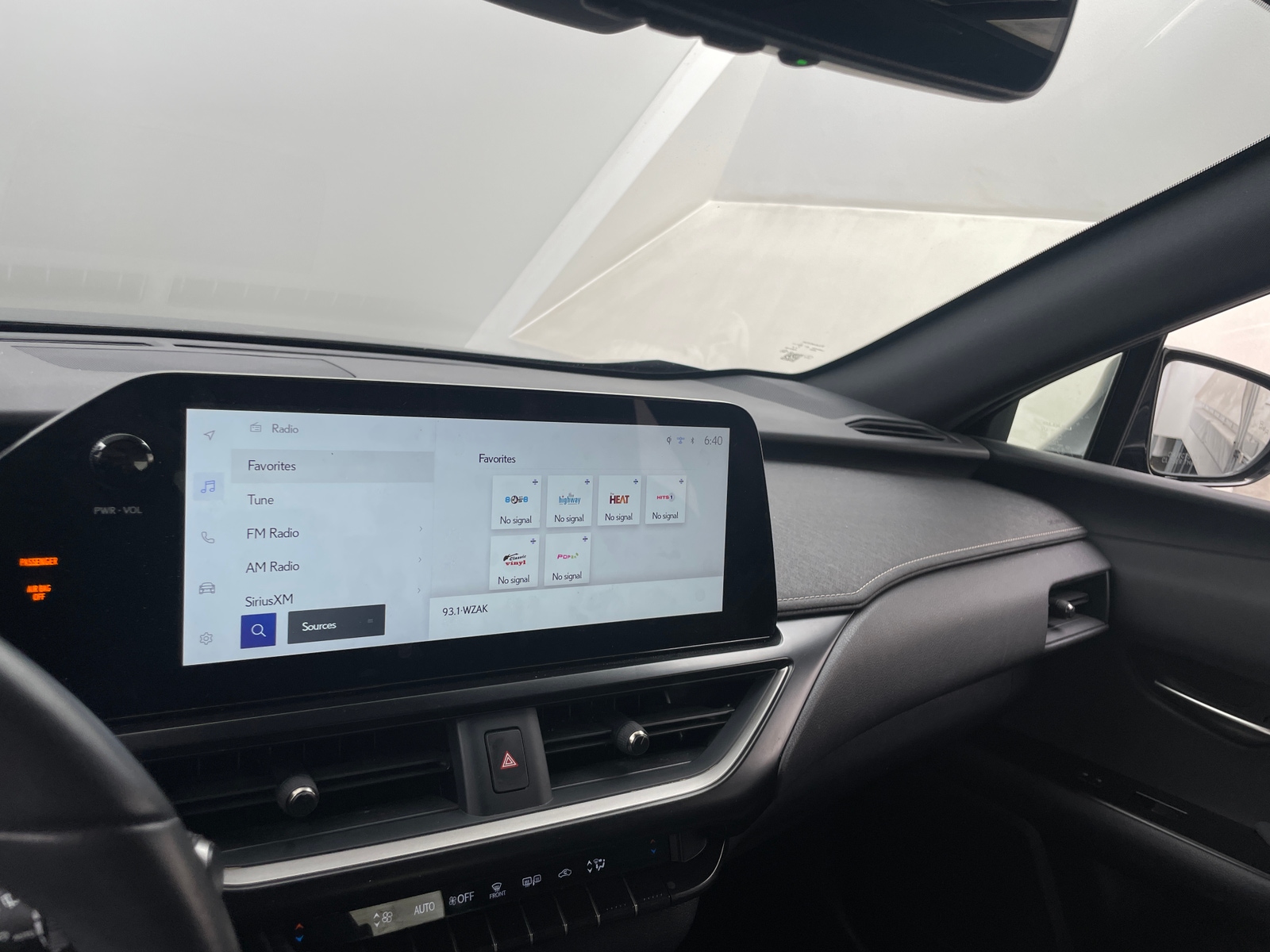 Thumbnail: 2024 Lexus UX - 3