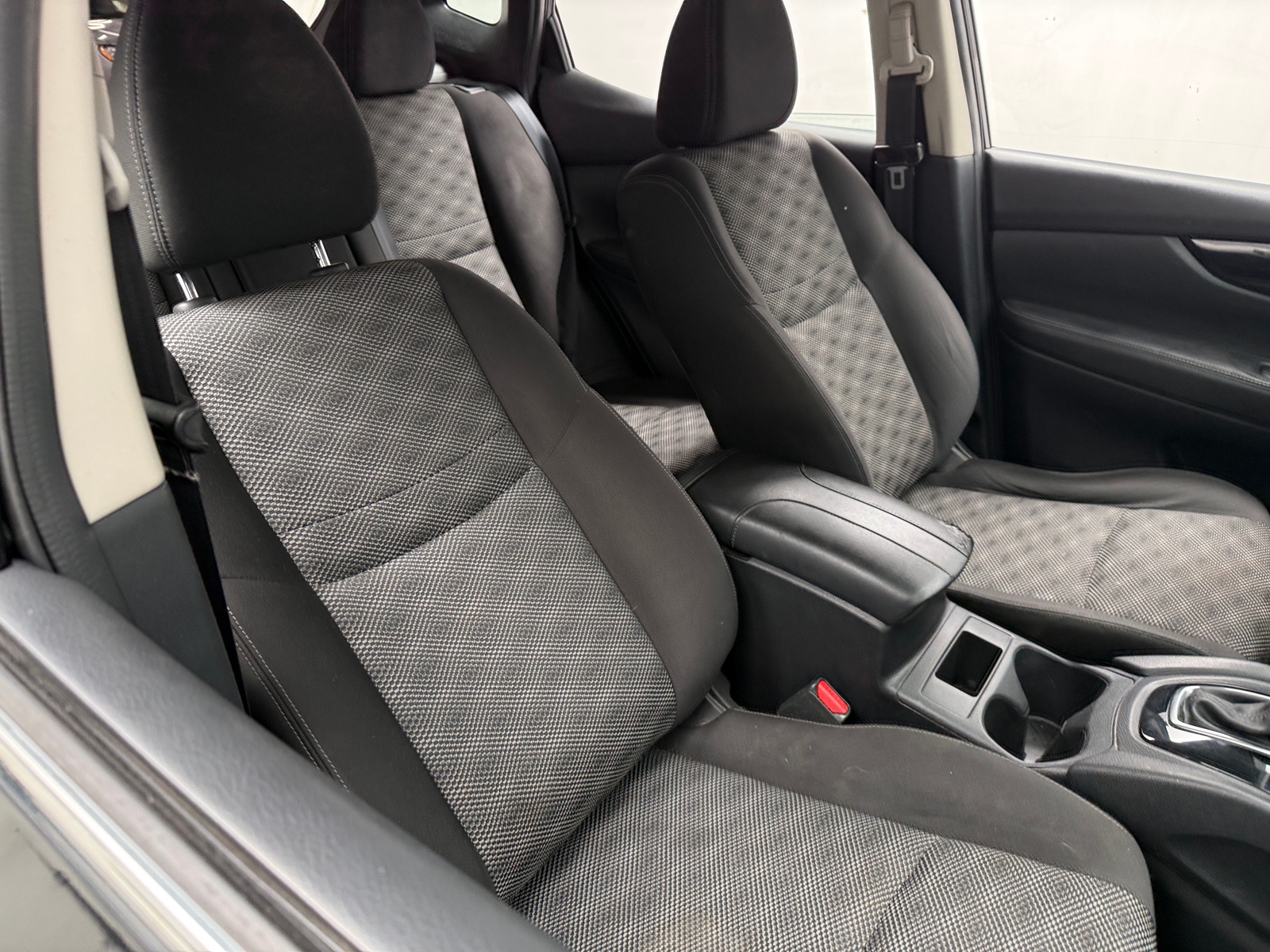 Thumbnail: 2017 Nissan Rogue Sport - 2