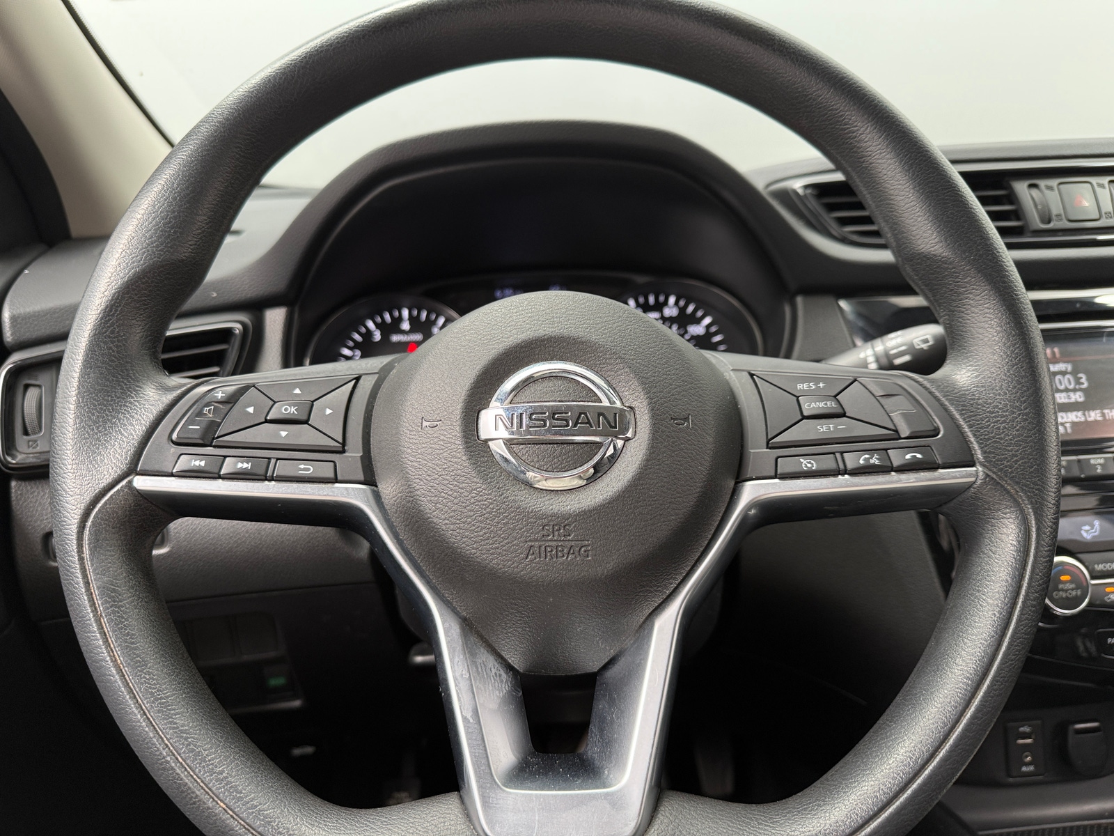 Thumbnail: 2017 Nissan Rogue Sport - 5