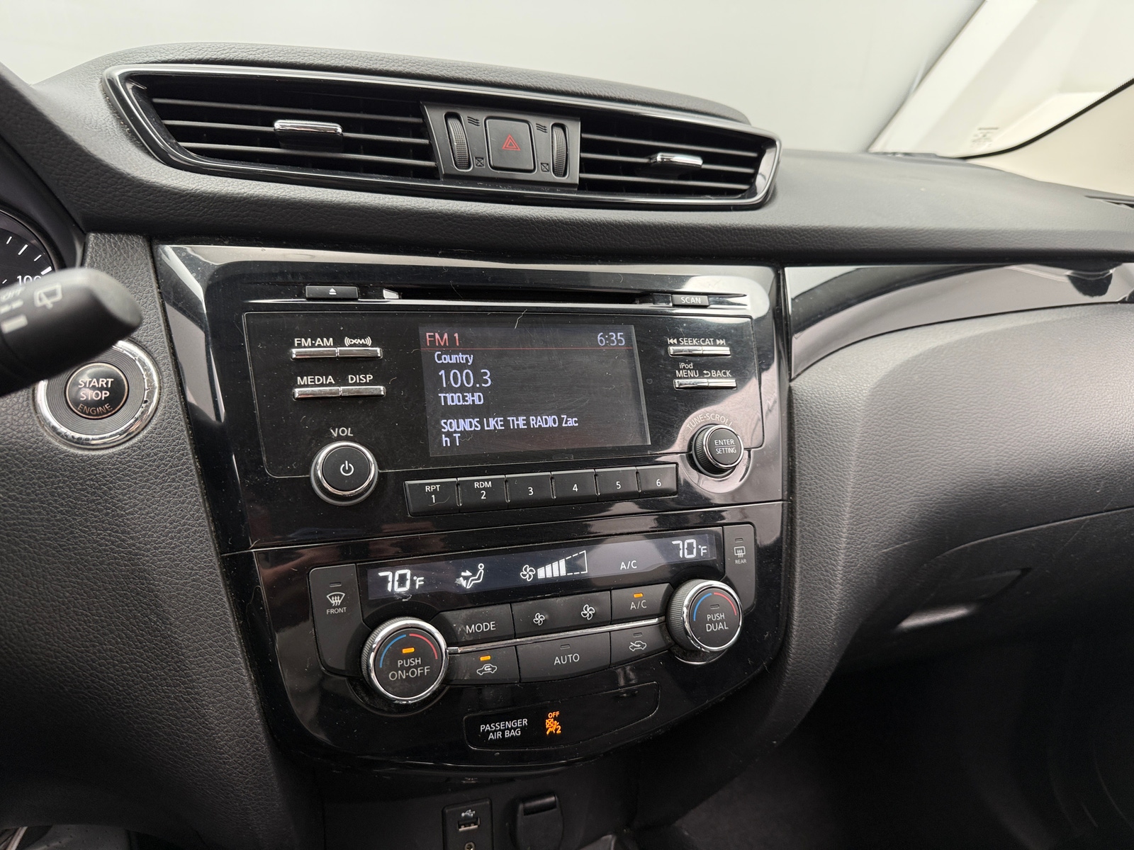 Thumbnail: 2017 Nissan Rogue Sport - 4