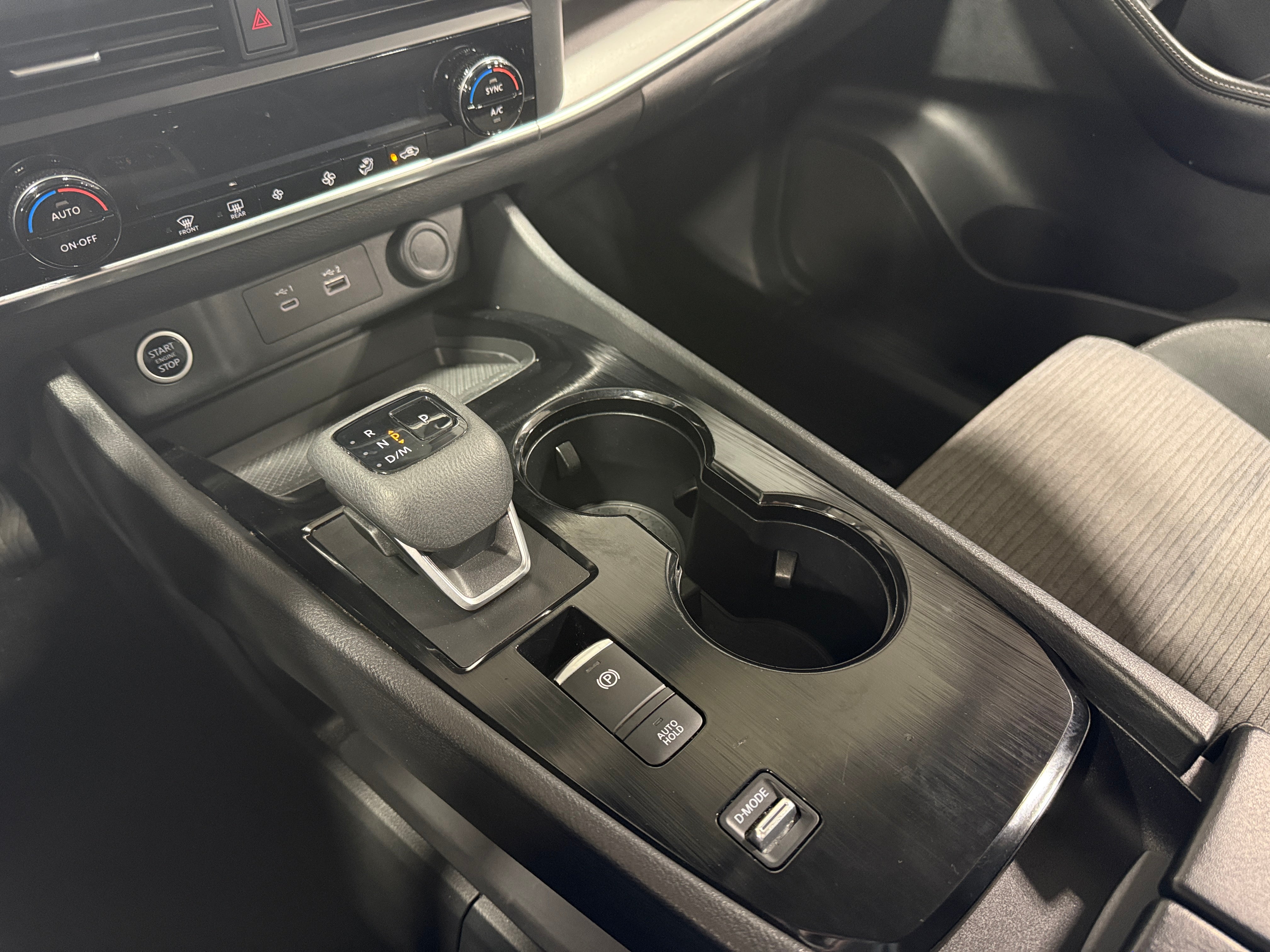 2023 Nissan Rogue SV - Photo 7