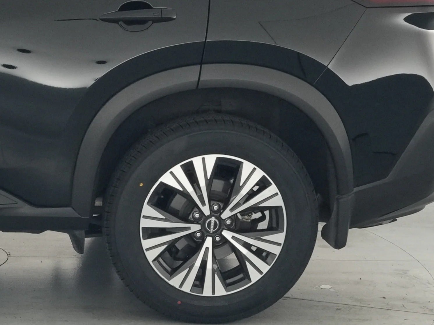 2023 Nissan Rogue SV - Photo 11